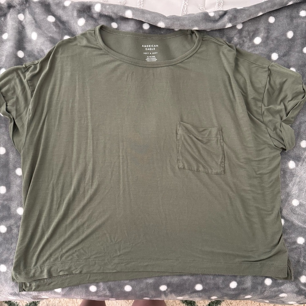 American Eagle Outfitters Olive Short Sleeve Tee